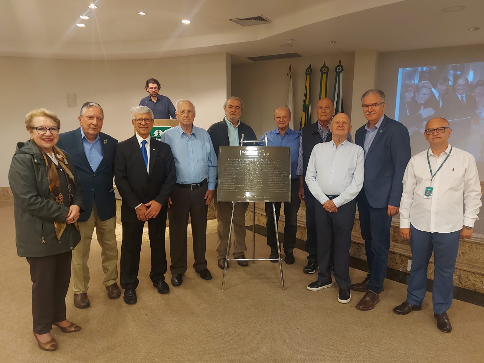 Fundadores da cooperativa são homenageados com placa descerrada nesta sexta-feira, no ano em que nossa Unimed comemora cinco décadas