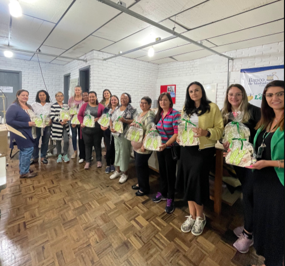 Mochilas de coelho produzidas pelos integrantes do Banco do Vestuário de Caxias do Sul serão entregues aos pequenos internados no Complexo Hospitalar nesta Páscoa