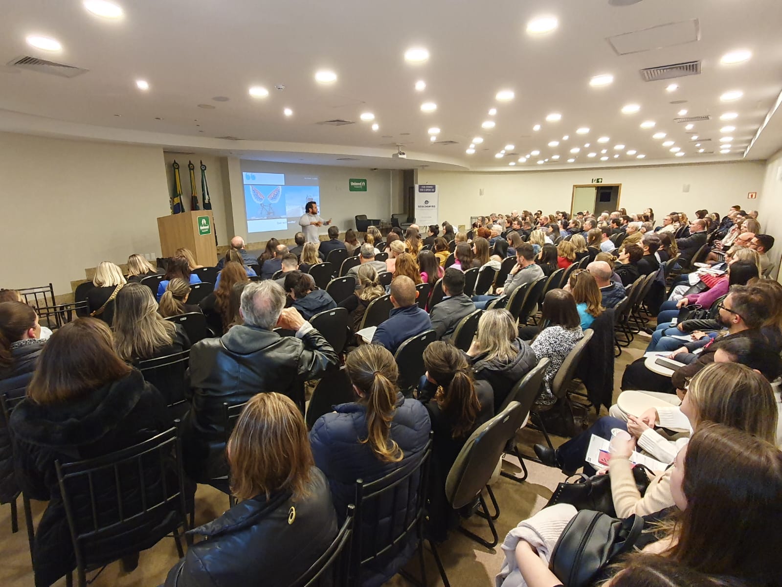 Pedro Salomão enfoca humanização das relações e da liderança em palestra promovida pela Unimed Nordeste-RS